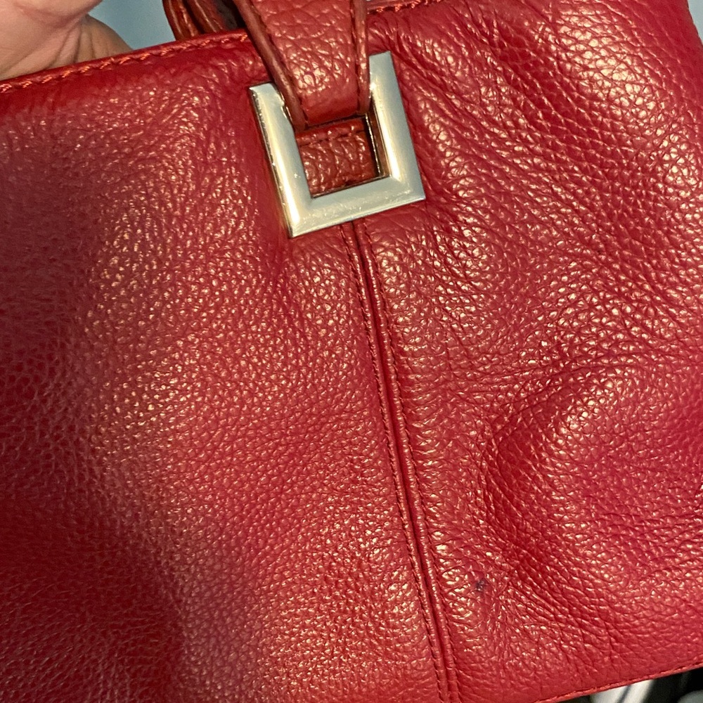 π FREE Jessica Leather Shoulder Bag - Picture 13 of 14